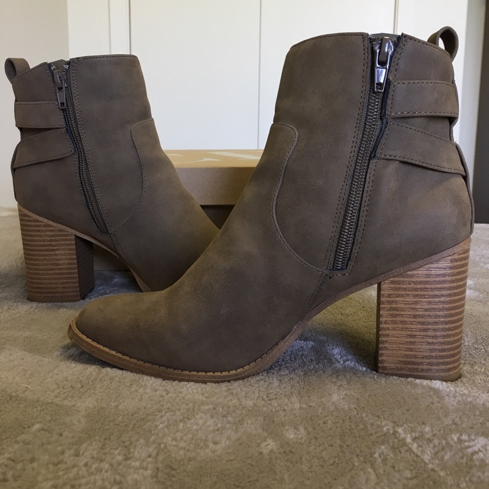 Charlotte Russe Heel Bootie Size 8